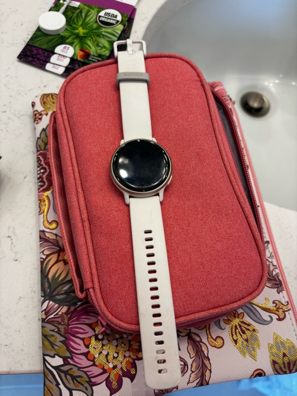 New barely used Garmin Vivoactive 5- cream
